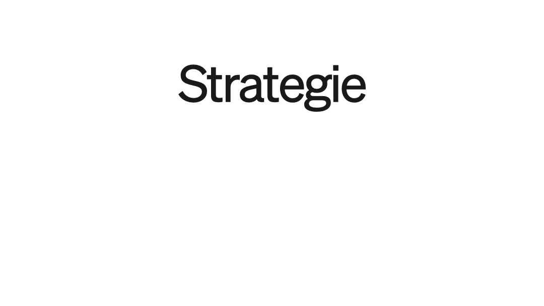 Ein animiertes Diagram, dass die Beziehung Strategie > Taktik > Maßnahmen darstellt.
